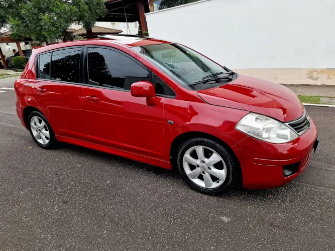 Nissan Tiida SL 1.8/1.8 Flex 16V Aut. 2012
