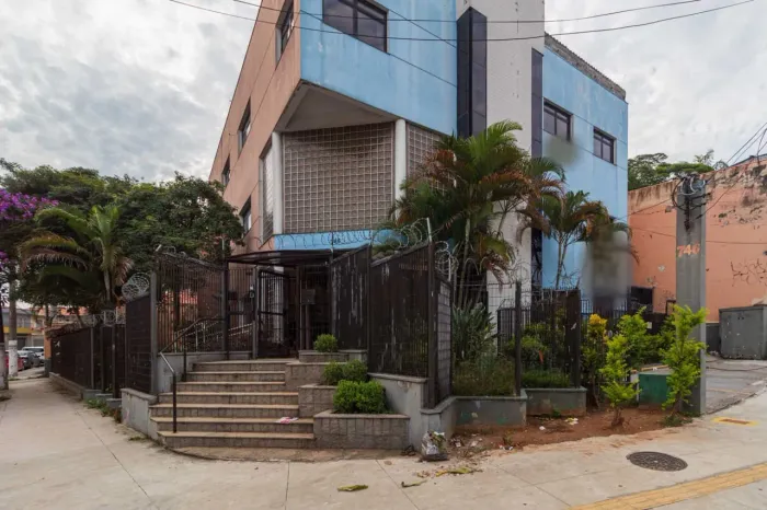 Prédio comercial na Avenida Engenheiro George Corbisier, 746 1300 m²
