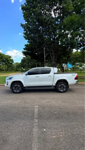 Toyota Hilux CD SRX Plus 4X4 2.8 TDI Die. Aut. 2024