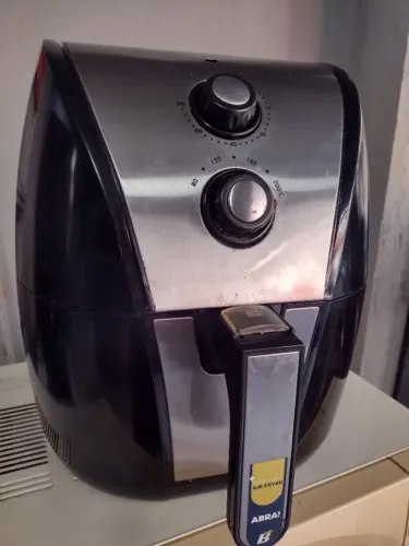 Air Fryer Britânia 200°C Timer 60min 127V - R$ 220,00