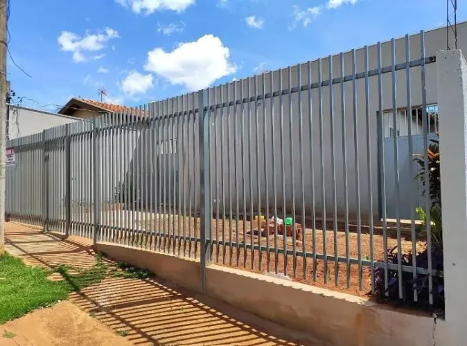 Casa a venda em condomínio fechado