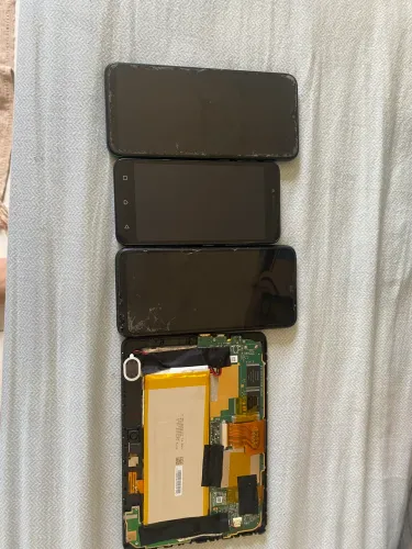 Vendo lote com 4 aparelhos velhos/quebrados/Sucata 