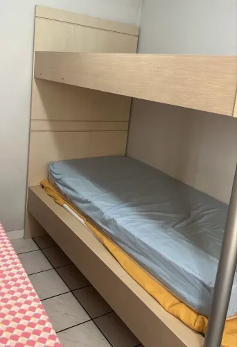Beliche de madeira MDF com escada