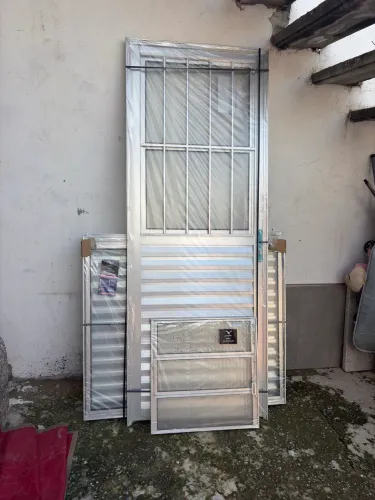 Show de ofertas de portas e janelas com peças aparti de R$120,00
