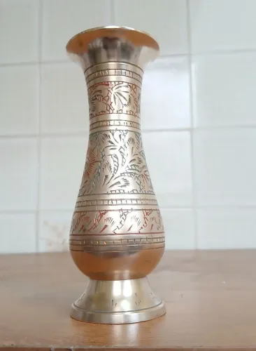 vaso decorativo vintage de latão