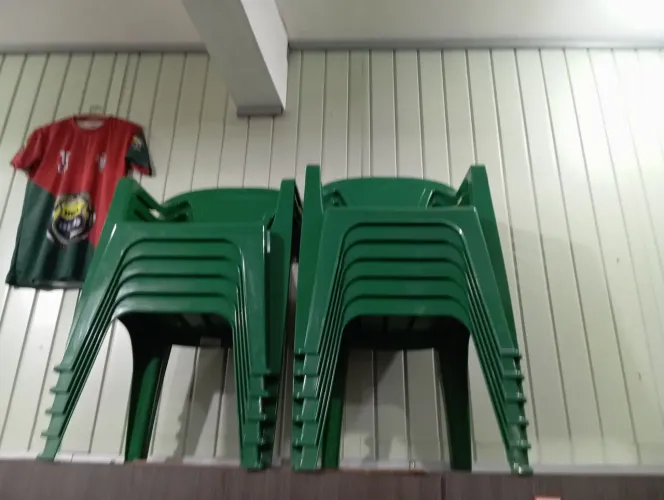 Cadeiras plástica novas