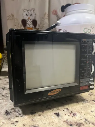 Mini tv rádio antiga (no estado)