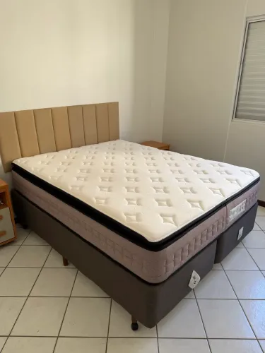 Cama Queen Size usada por apenas 6 meses