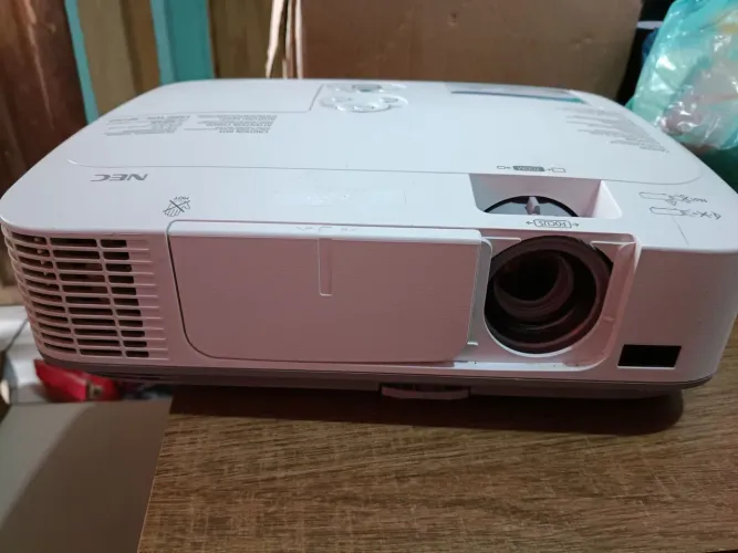 Projetor Multimídia NEC Série M260W.