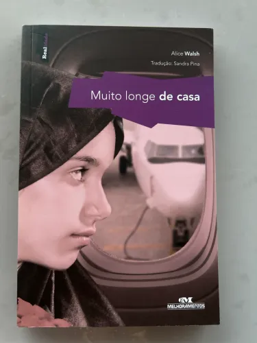 Vendo livro MUITO LONGE DE CASA