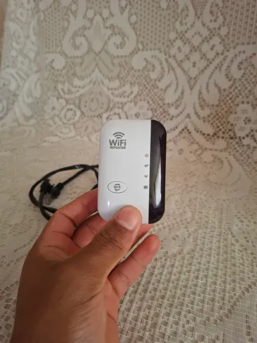 Repetidor de Sinal Wi-Fi 300Mbps com Entrada LAN (Acompanha Cabo de Rede)