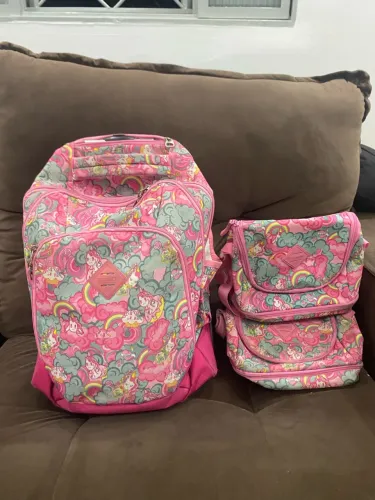 VENDO MOCHILA DE RODINHA COM 2 LANCHEIRAS