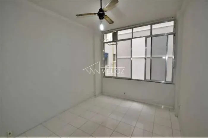 Kitnet/Conjugado : / Residencial / Botafogo