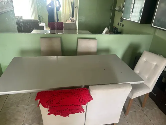 Mesa de jantar com 6 cadeiras
