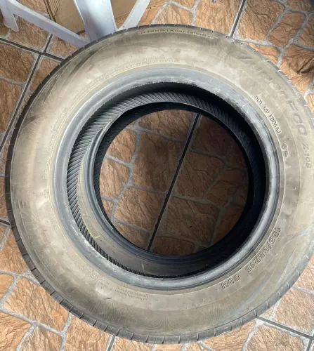 Pneus Westlake 185/65 R15 em bom estado de uso