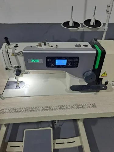Máquina de Costura Zoje A6000-G/02 com mesa (nunca usada)