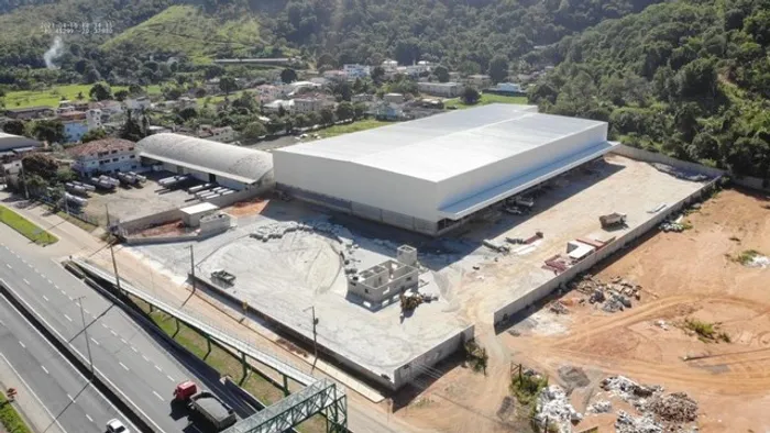Alugo Galpão em Viana na BR-101 com 8.000m² - R$ 160.000