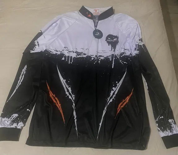 Blusa de pesca com etiqueta