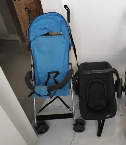 Bebê conforto Marca Terni Novo + Carrinho de Passeio usado