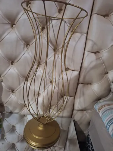 Vaso aramado , pode ser coberto de pérolas ou cristais