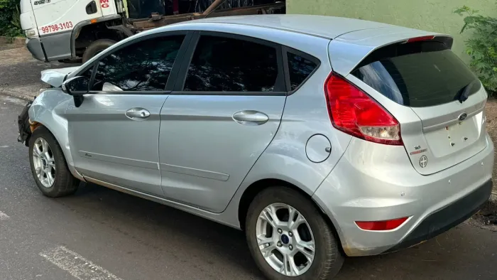 New fiesta 1.6 powershift (SUCATA)