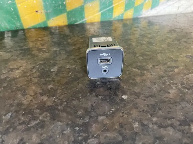 Entrada usb aux Jeep renegade 609278700