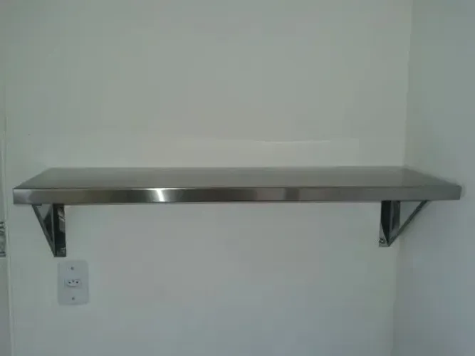 Prateleira de Parede em Aço Inox com Mãos Francesas