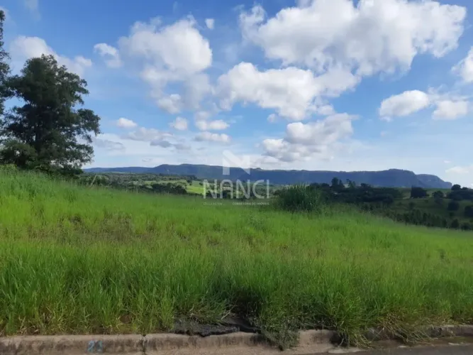Loteamento com infraestrutura completa, pronto para construir. Com linda vista para serra.
