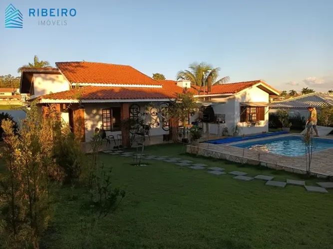 Essa é a casa de campo que você procura! São 900m² de área, 155m² de contrução. Piscina, á
