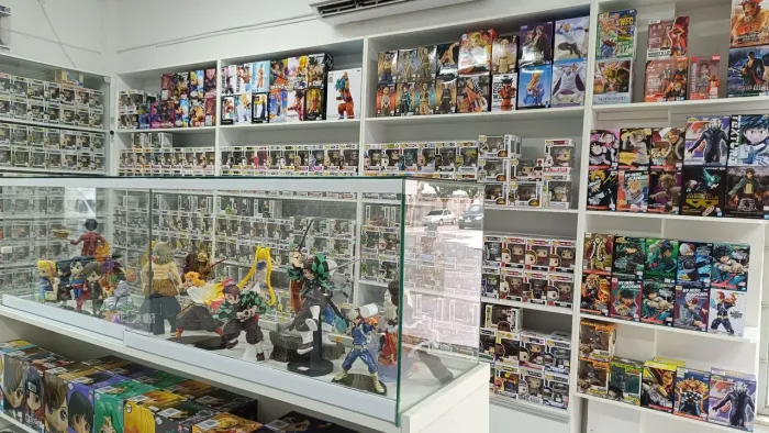 Top variedade em estoque de Figures e funkos