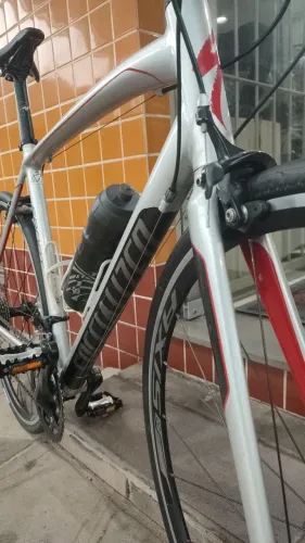 .Bicicleta Specialized com Marchas