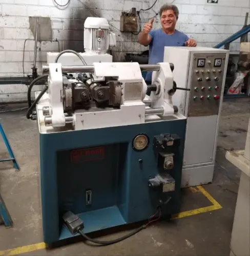 Laminadora de  rosca kavour TL 15