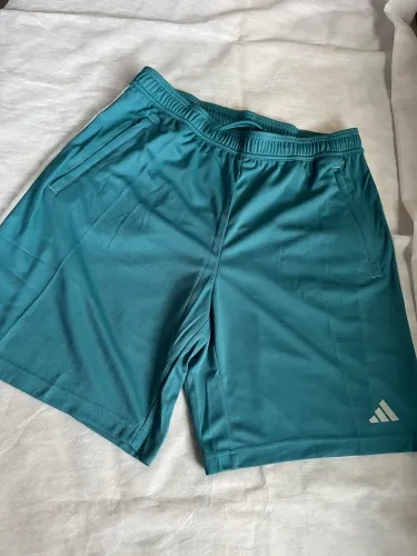 Shorts Adidas Novo e Original - P