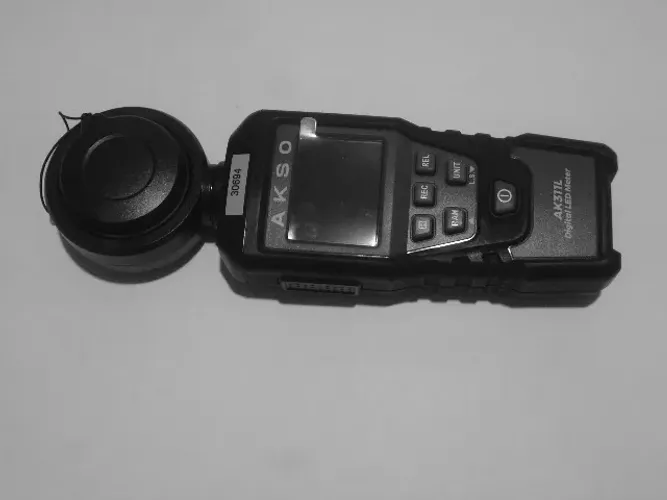 LUXIMETRO AK311L-SEM USO