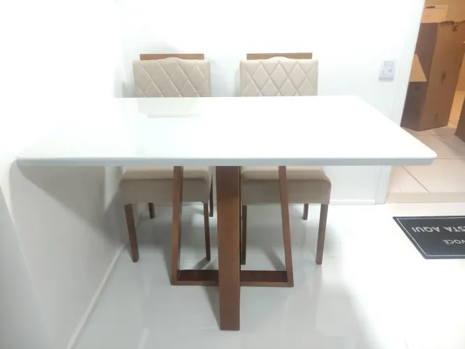 Conjunto de mesa para jantar a pronta entrega com cadeiras de madeira
