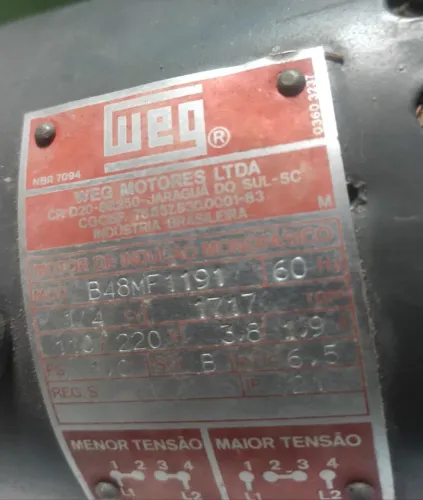 Máquina overloq usada 280,00