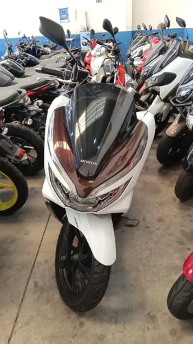 HONDA PCX 150 DLX branca 2021 Shalon veículos Cariacica