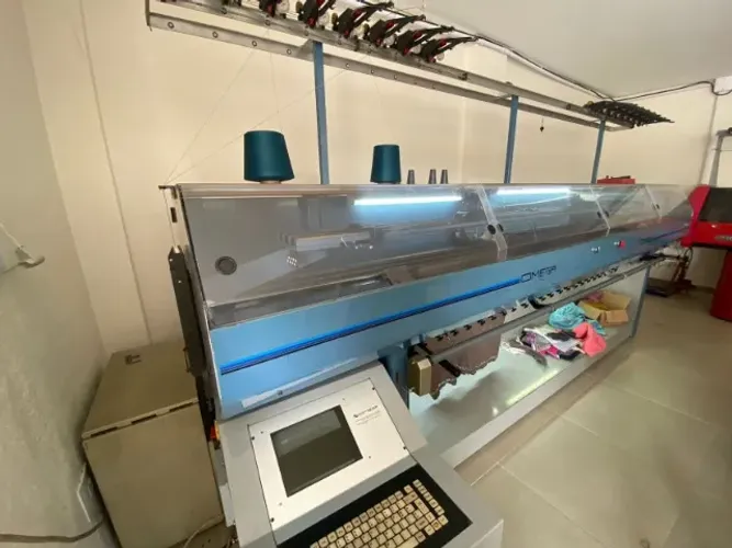 2 Maquinas retilínea eletrônica Omega Zip