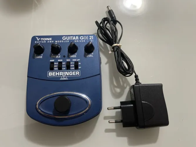 Pedal Behringer V-Tone Guitar GDI21