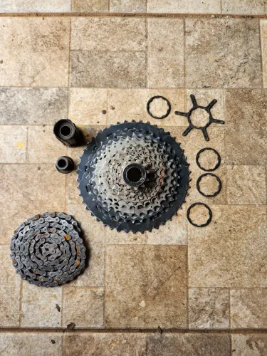 Cassete Shimano SLX 11V e Freehub DT-Swis