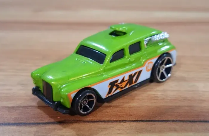 Hot Wheels Cockney Cab II - HW City Works Series 2009 (Loose)