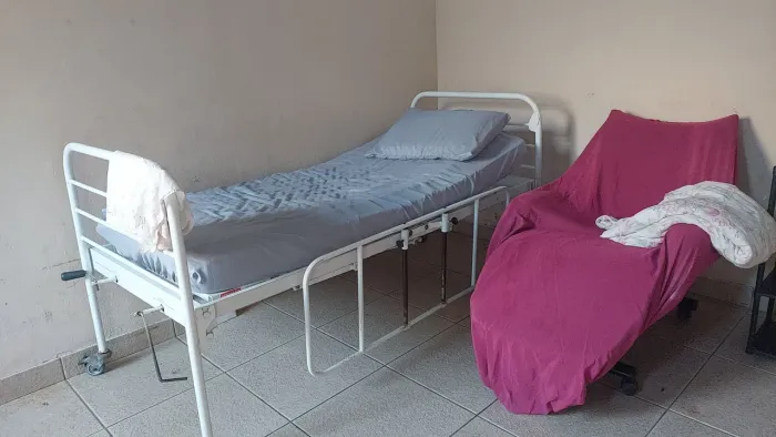 Vendo cama hospitalar