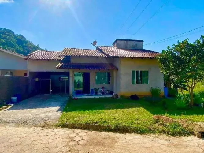 Casa baixa na frente e sobrado nos fundos bairro São Pedro