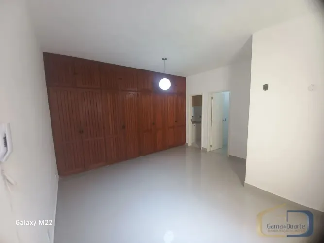 Apartamento conjugado em excelente estado situado na rua. Lopes quinta.
