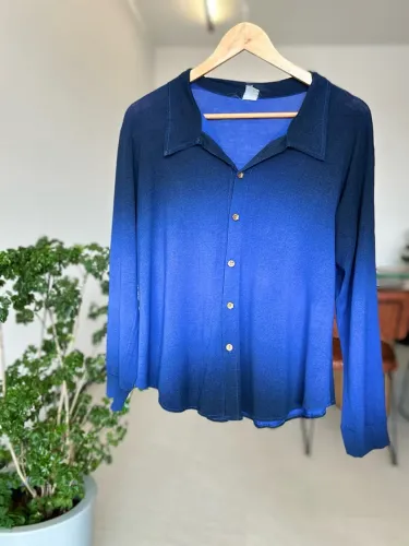 Blusa Azul em Degrade M Malha estilo Camisa