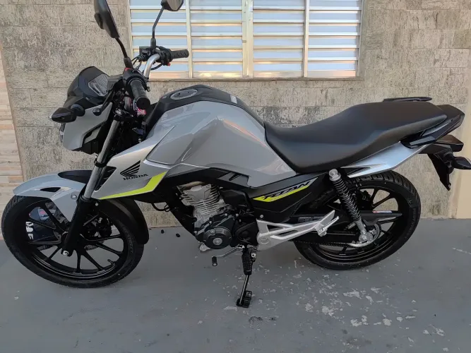 Vende se ou troca titan 160 ano 2026 zero km documentada único dono valor 24.000 mil 