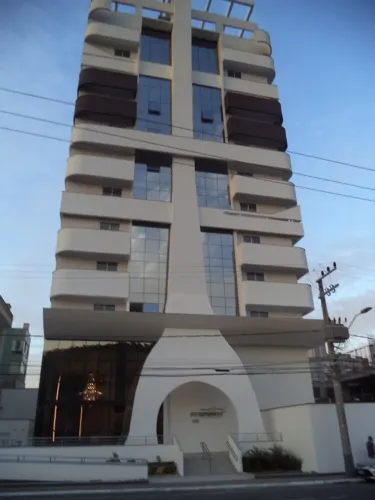Apartamento com 3 suítes e 2 vagas de garagem na cidade de Jaraguá do Sul/SC.
