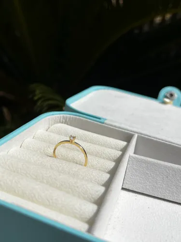 Vendo Lindo Anel Solitário 18k