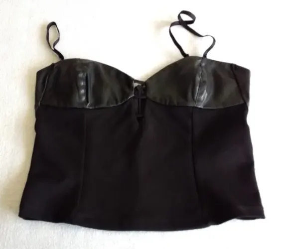 Top feminino marca Zara para jovens adolescente. Preto.