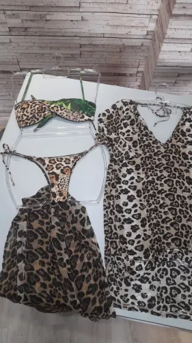 Vendo conjunto de praia com 3 peças ,Biquine, Chemise e saia . Tam M